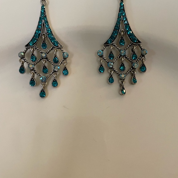 dangling earrings - Picture 2 of 2